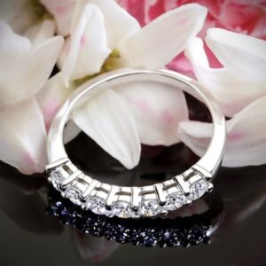 кольцо из белого золота с бриллиантами